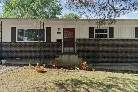 1833 N Woodland Ave, Fayetteville, AR 72703