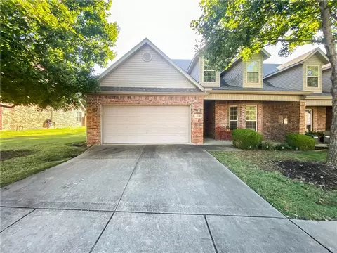 4136 Zion Valley Dr, Fayetteville, AR 72703