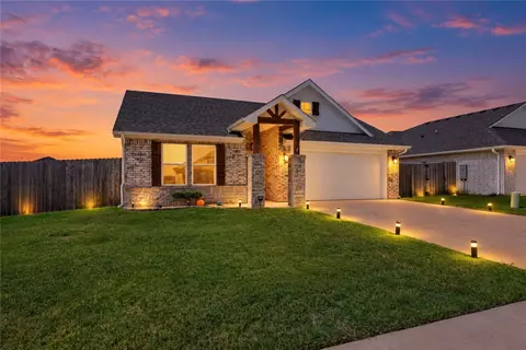 637 Lewis St, Pea Ridge, AR 72751