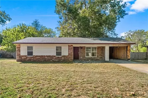 2202 9th St, Bentonville, AR 72712