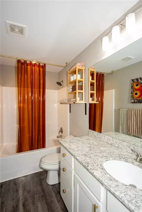 Bath - 5336 Overcrest Ave, Springdale, AR 72764 photo 5 of 6