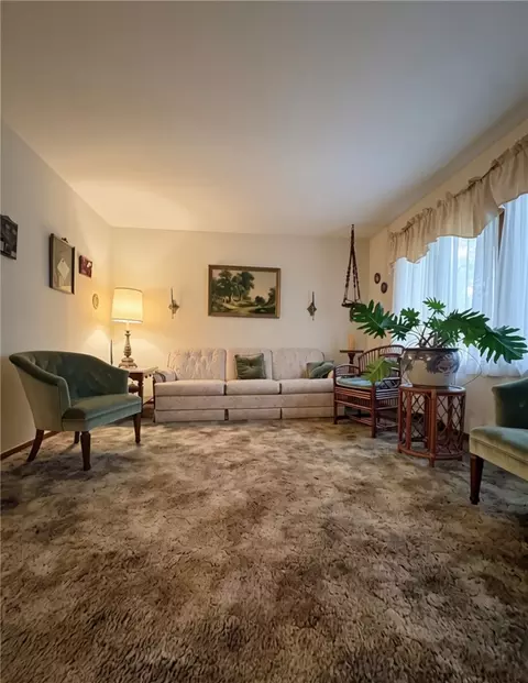 Living - 2147 E Laurel St, Joplin, MO 64801 photo 2 of 4