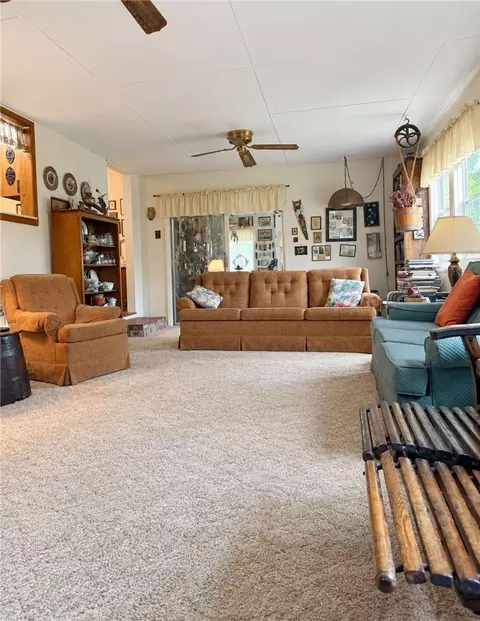 Living - 2147 E Laurel St, Joplin, MO 64801 photo 4 of 4