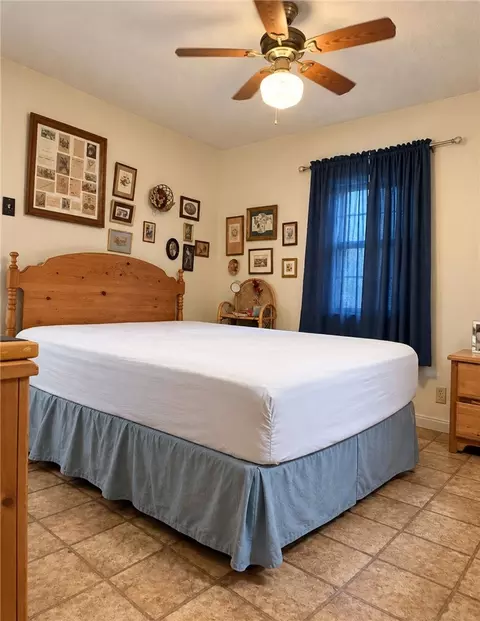Bedroom - 2147 E Laurel St, Joplin, MO 64801 photo 3 of 3