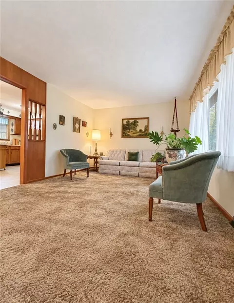 Living - 2147 E Laurel St, Joplin, MO 64801 photo 1 of 4