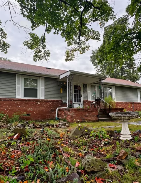 Exterior - 2147 E Laurel St, Joplin, MO 64801 photo 2 of 10