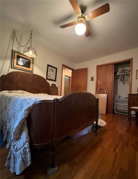 Bedroom - 2147 E Laurel St, Joplin, MO 64801 photo 2 of 3