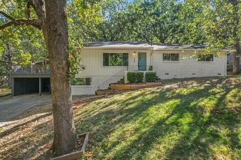 1666 N Viewpoint Dr, Fayetteville, AR 72701