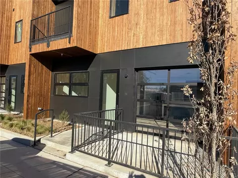 905 SE 4th St #106, Bentonville, AR 72712