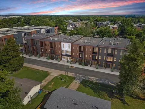 905 SE 4th St #204, Bentonville, AR 72712