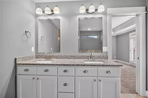 Bath - 1734 S 39th Pl, Rogers, AR 72758 photo 3 of 4