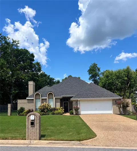 2428 E Camelot Pl, Fayetteville, AR 72703