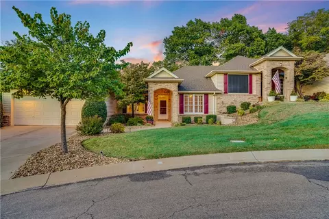 18 Brighton Ln, Bella Vista, AR 72715