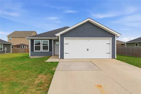 805 Parrot Ln, Siloam Springs, AR 72761