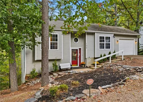 109 Jay Ln, Eureka Springs, AR 72632