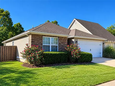 4547 Serviceberry Dr, Fayetteville, AR 72704