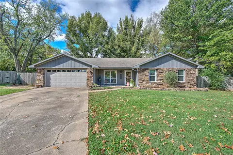3108 E Pawnee Ct, Fayetteville, AR 72701