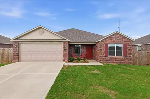 905 W Aiden Dr, Siloam Springs, AR 72761