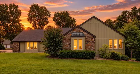 2 Ettington Dr, Bella Vista, AR 72714