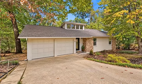 5 Stringer Ln, Bella Vista, AR 72715