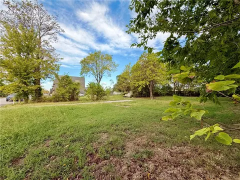 712 E Meadow Ave, Springdale, AR 72764 photo 4