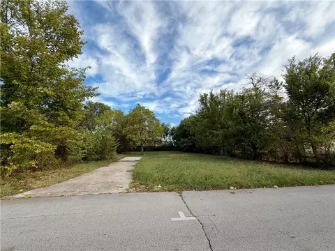 712 E Meadow Ave, Springdale, AR 72764 photo 3