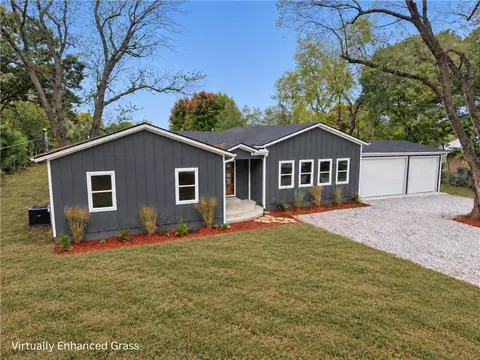 1523 S Roberts Rd, Fayetteville, AR 72701