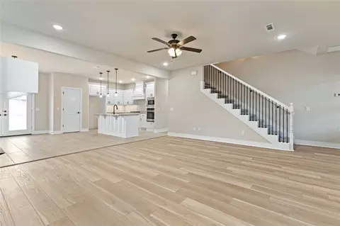Living - 413 Ryder St, Gentry, AR 72734 photo 4 of 6