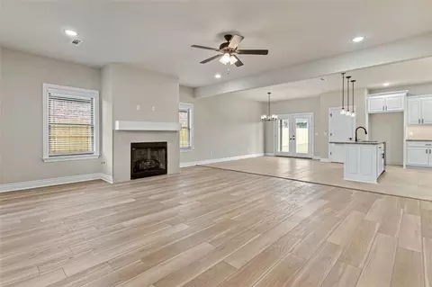 Living - 413 Ryder St, Gentry, AR 72734 photo 3 of 6