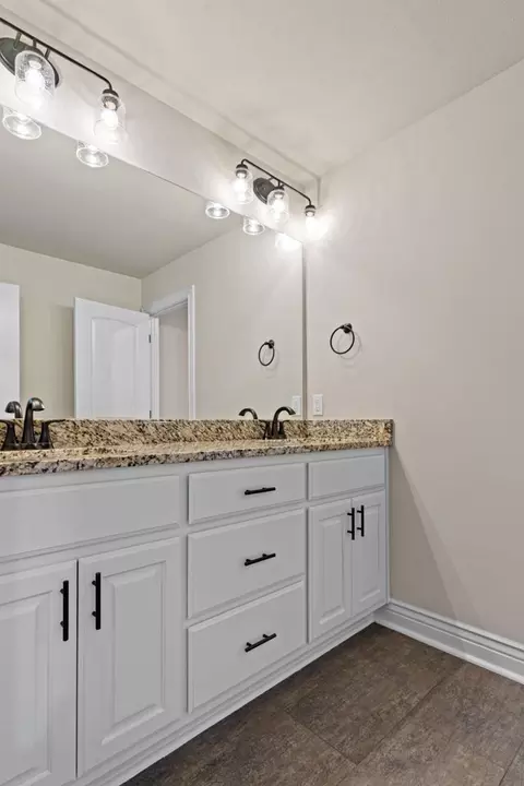 Bath - 413 Ryder St, Gentry, AR 72734 photo 6 of 8