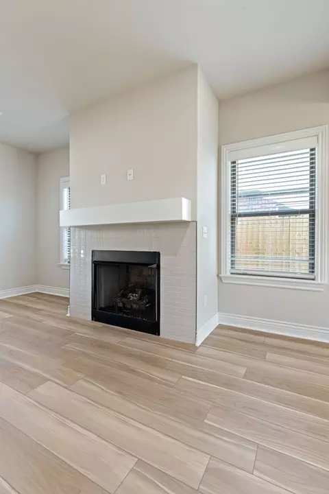 Living - 413 Ryder St, Gentry, AR 72734 photo 2 of 6