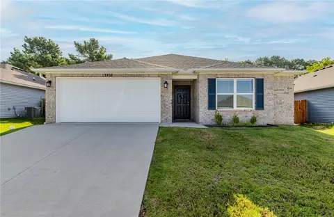 Exterior - 3707 S 1st Pl, Rogers, AR 72758 photo 2 of 5
