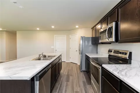 Kitchen - 3707 S 1st Pl, Rogers, AR 72758 photo 2 of 2