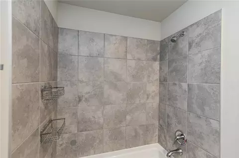 Bath - 3707 S 1st Pl, Rogers, AR 72758 photo 2 of 2
