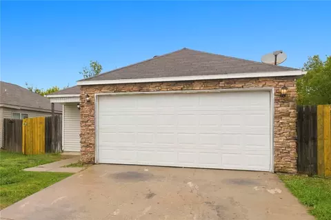 Exterior - 615 Cascade Cir, Springdale, AR 72764 photo 3 of 5