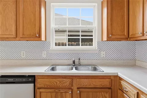 Kitchen - 615 Cascade Cir, Springdale, AR 72764 photo 3 of 4