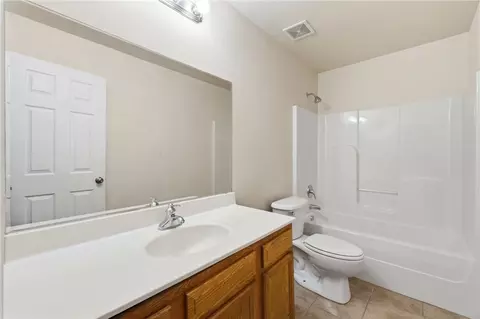 Bath - 615 Cascade Cir, Springdale, AR 72764 photo 1 of 2
