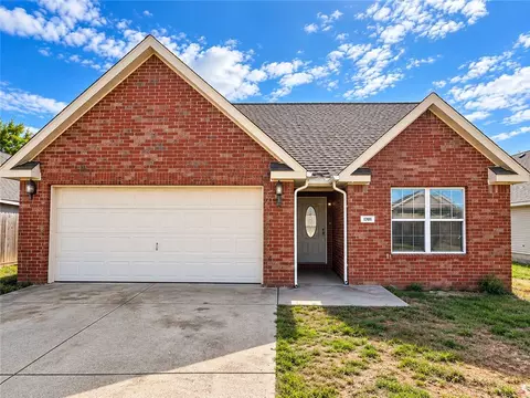 1202 E Courage, Siloam Springs, AR 72761