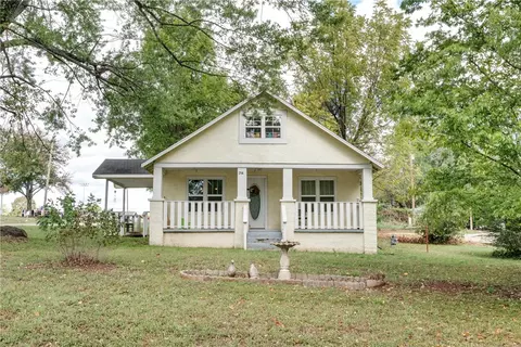 314 Park Ave, Huntsville, AR 72740