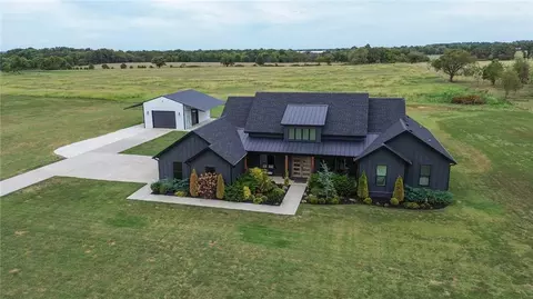 13458 S Ervan Beeks Rd, Farmington, AR 72730