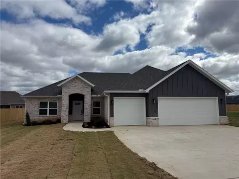 130 N Bloodhound Ave, Farmington, AR 72730