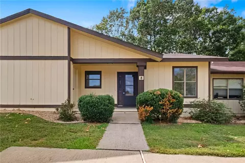 8 Eleanor Ln, Bella Vista, AR 72714