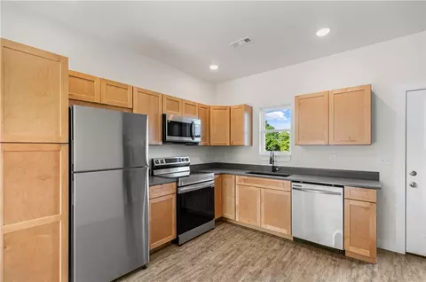 Kitchen - 18398 71 Hwy, Jane, MO 64856 photo 3 of 5