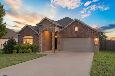 520 Oak Run Ln, Cave Springs, AR 72718