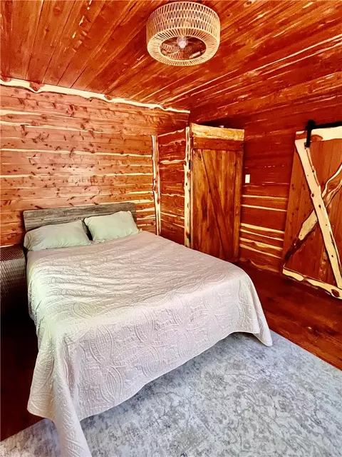 Bedroom - 258 Primitive Trl, Marshall, AR 72650 photo 4 of 6