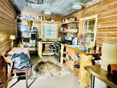 Kitchen - 258 Primitive Trl, Marshall, AR 72650 photo 3 of 4