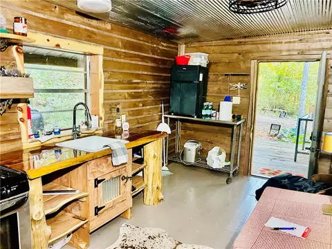 Kitchen - 258 Primitive Trl, Marshall, AR 72650 photo 4 of 4