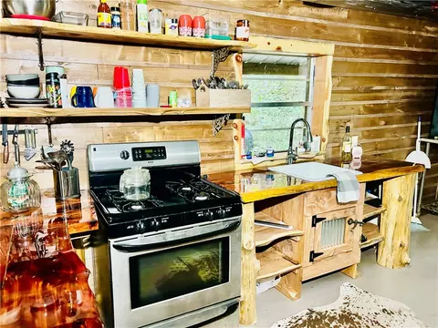 Kitchen - 258 Primitive Trl, Marshall, AR 72650 photo 2 of 4
