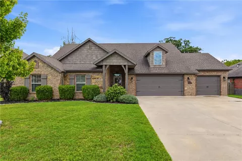 1061 Quail Hollow Dr, Bentonville, AR 72713