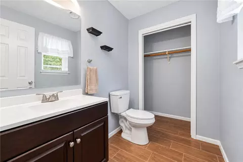 Bath - 1104 Daline St, Springdale, AR 72762 photo 2 of 2